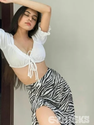 College call girl soofia with perfect body curves